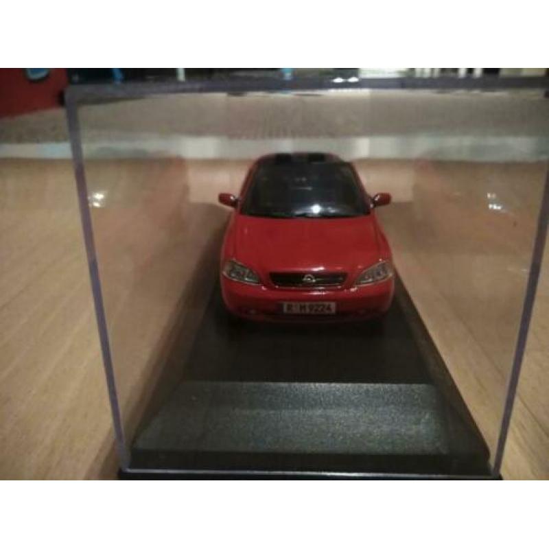 Opel Astra G Cabrio ombouw minichamps 1:43 (incl ovp)