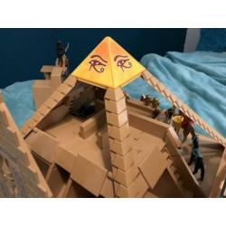 Piramide playmobile met veel accessoires