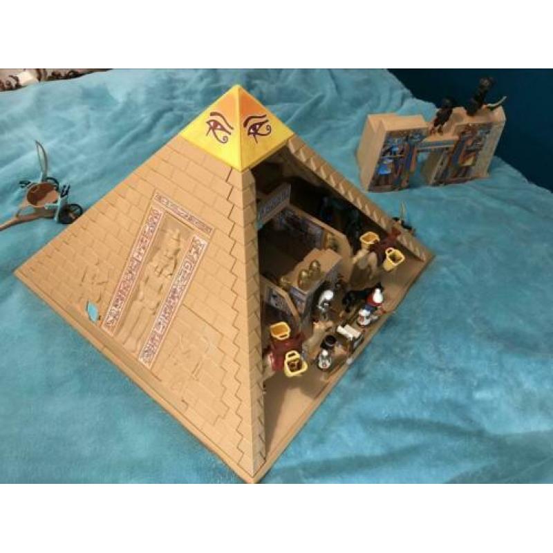 Piramide playmobile met veel accessoires