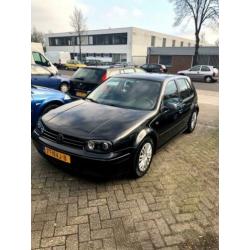 Nieuwe APK Volkswagen Golf Highline 1.6 2000 met Airco