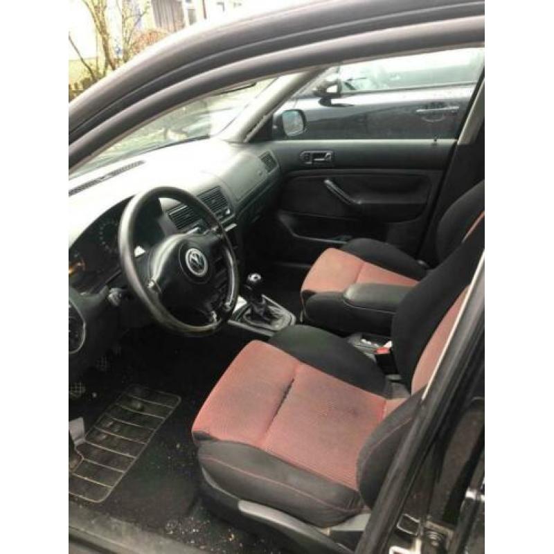 Nieuwe APK Volkswagen Golf Highline 1.6 2000 met Airco