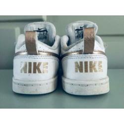 ZGAN stoere, witte Nikes maat 25.