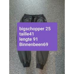 Zwart (licht ) glanzende broek mt xl