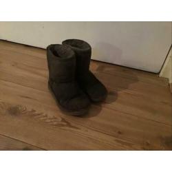 Mooie warme grijze halve laarsjes UGG uggs maat 28