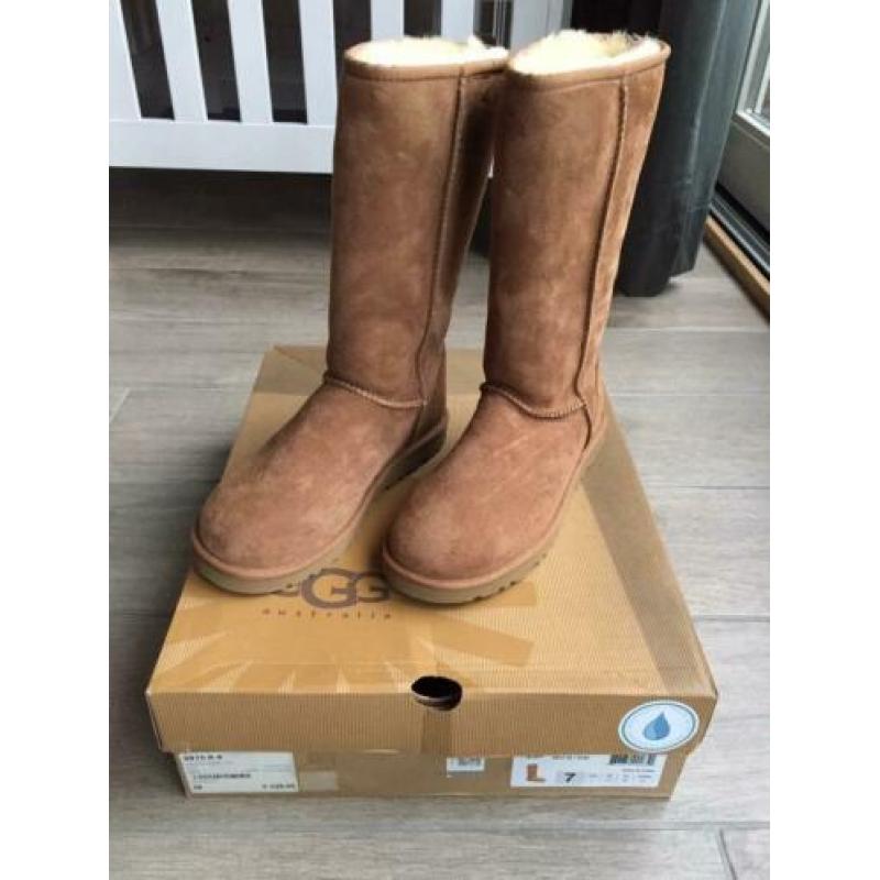 UGG Classic Tall 6978 - Chestnut - maat 7 / 38 - NIEUW !