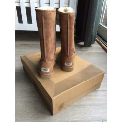 UGG Classic Tall 6978 - Chestnut - maat 7 / 38 - NIEUW !