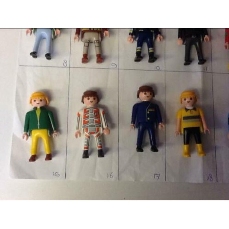 1F: diverse poppetjes van playmobil