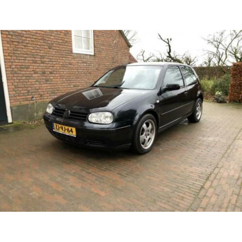 Volkswagen Golf 2.3 V5 110KW 1999 Zwart