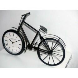 Stationsklok: Stationsfiets 50x30 cm.Geheel metaal met licht