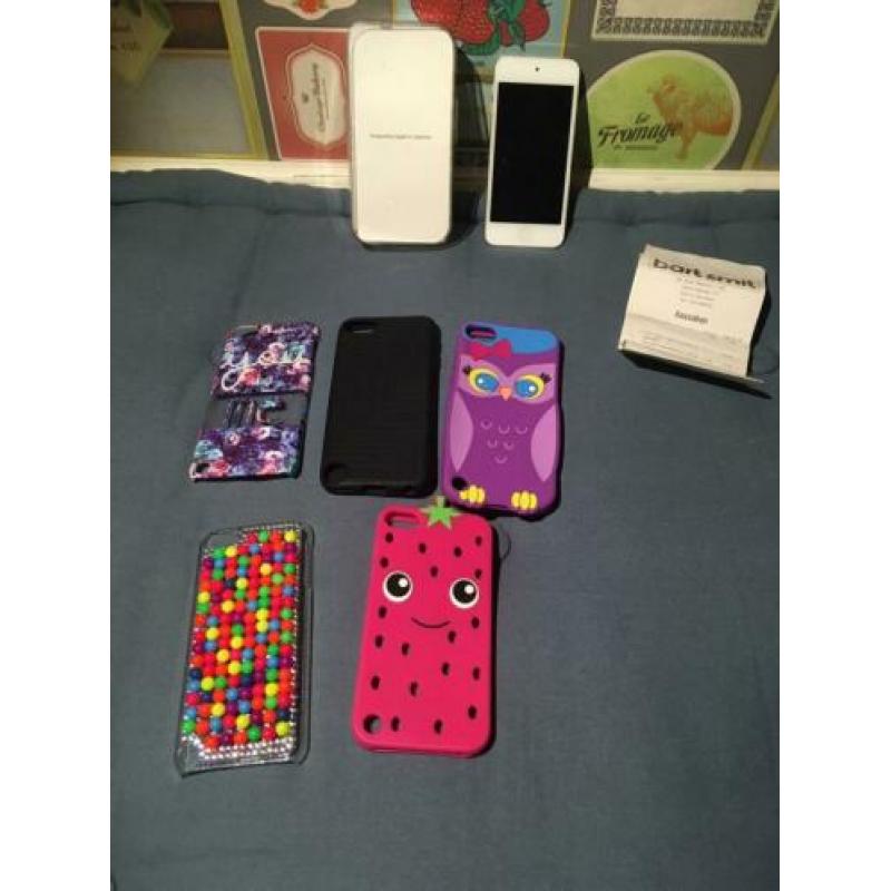 ??IPod touch 16 GB + hoesjes??