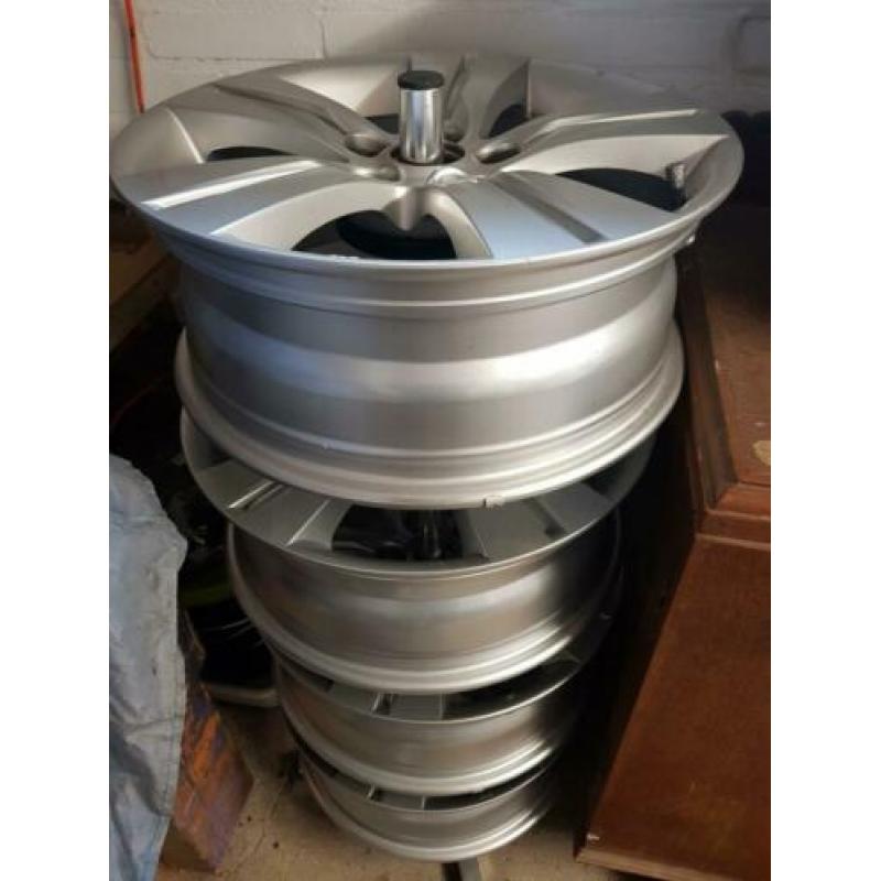 Zeer mooie set kia sportage velgen 17 inch 5 X 114,3