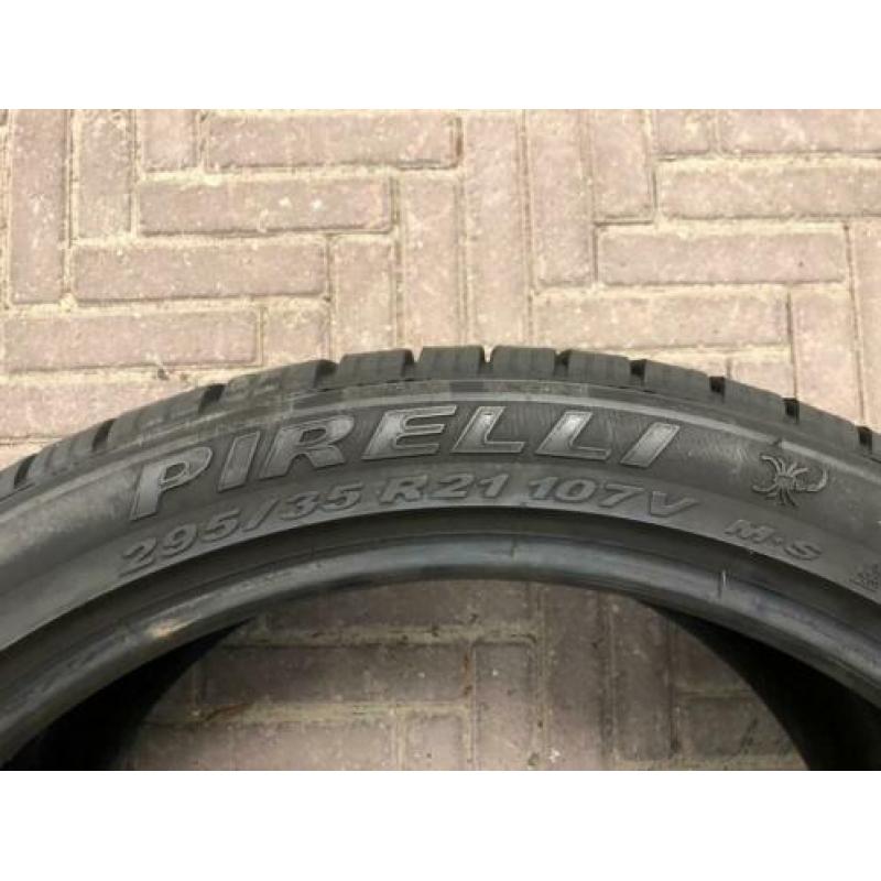 4x Winterbanden Pirelli Scorpion 295/35-21