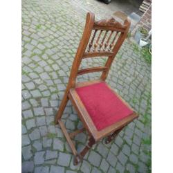 4 zeer oude stoelen