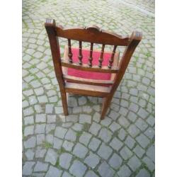 4 zeer oude stoelen