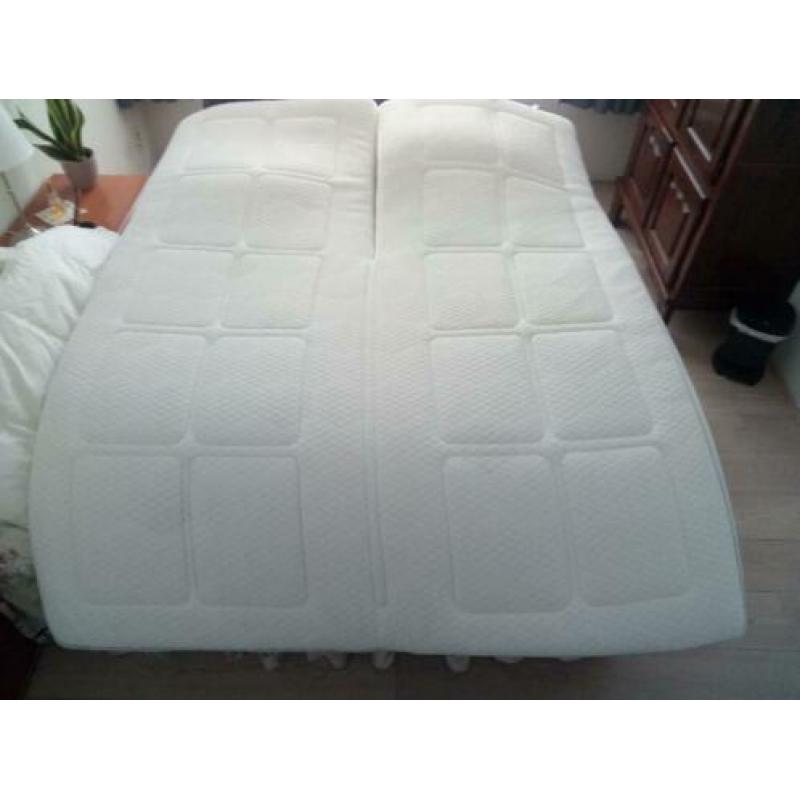 Tweepersoonsbed 80x200 met lattenbodem en toebehoren