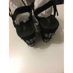 Essentiel Antwerp plateau sandalen mt 40 zwart met stenen