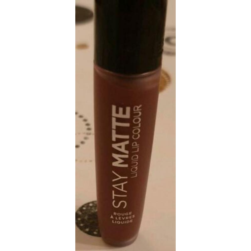 Rimmel Stay Matte lipstick 860 urban affair