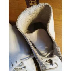 Witte dr martens