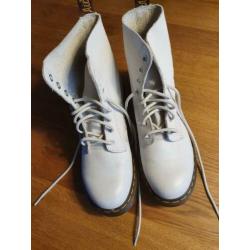 Witte dr martens