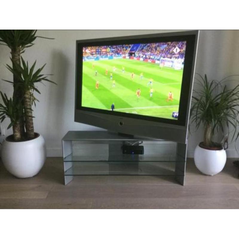 Loewe Xelos A42 HD ready Plasma TV incl Loewe meubel