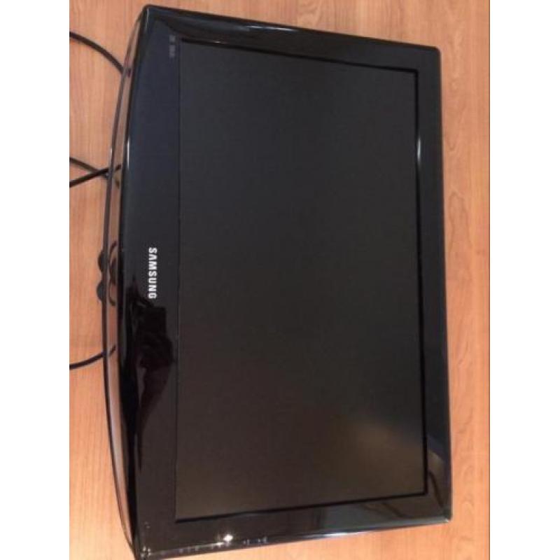 Samsung 24 inch (66cm) met wandbeugel