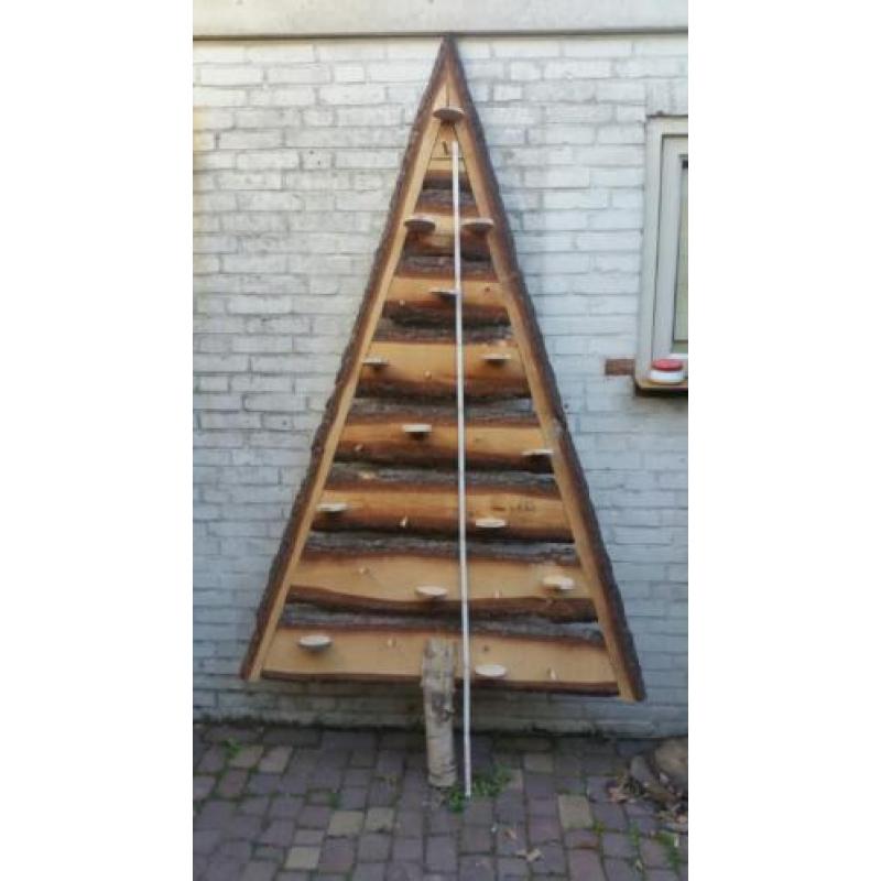 Exclusieve kerstboom. 220 cm hoog. Douglas hout met schors