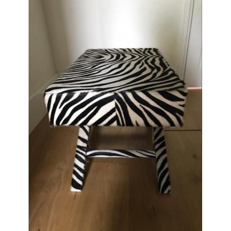 Zebra hocker