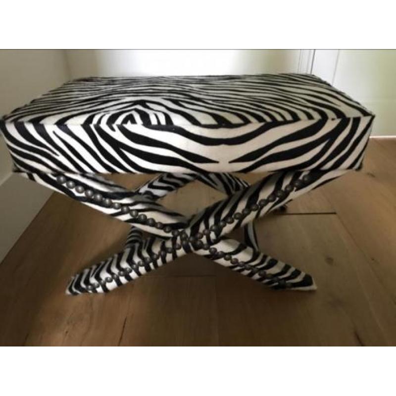 Zebra hocker